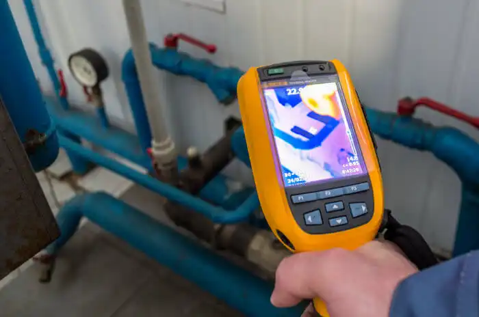 Hand held leak detector